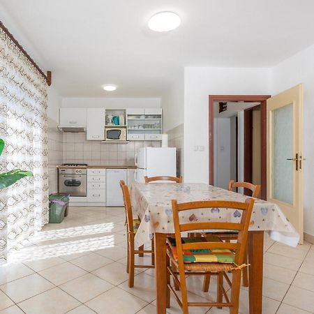 Lovely Apartment In Krk With Kitchen Brzac Esterno foto