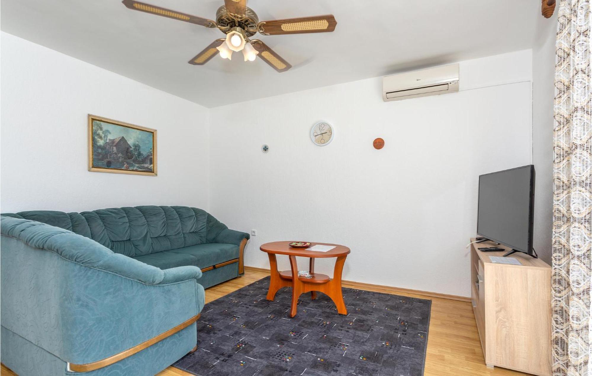 Lovely Apartment In Krk With Kitchen Brzac Esterno foto
